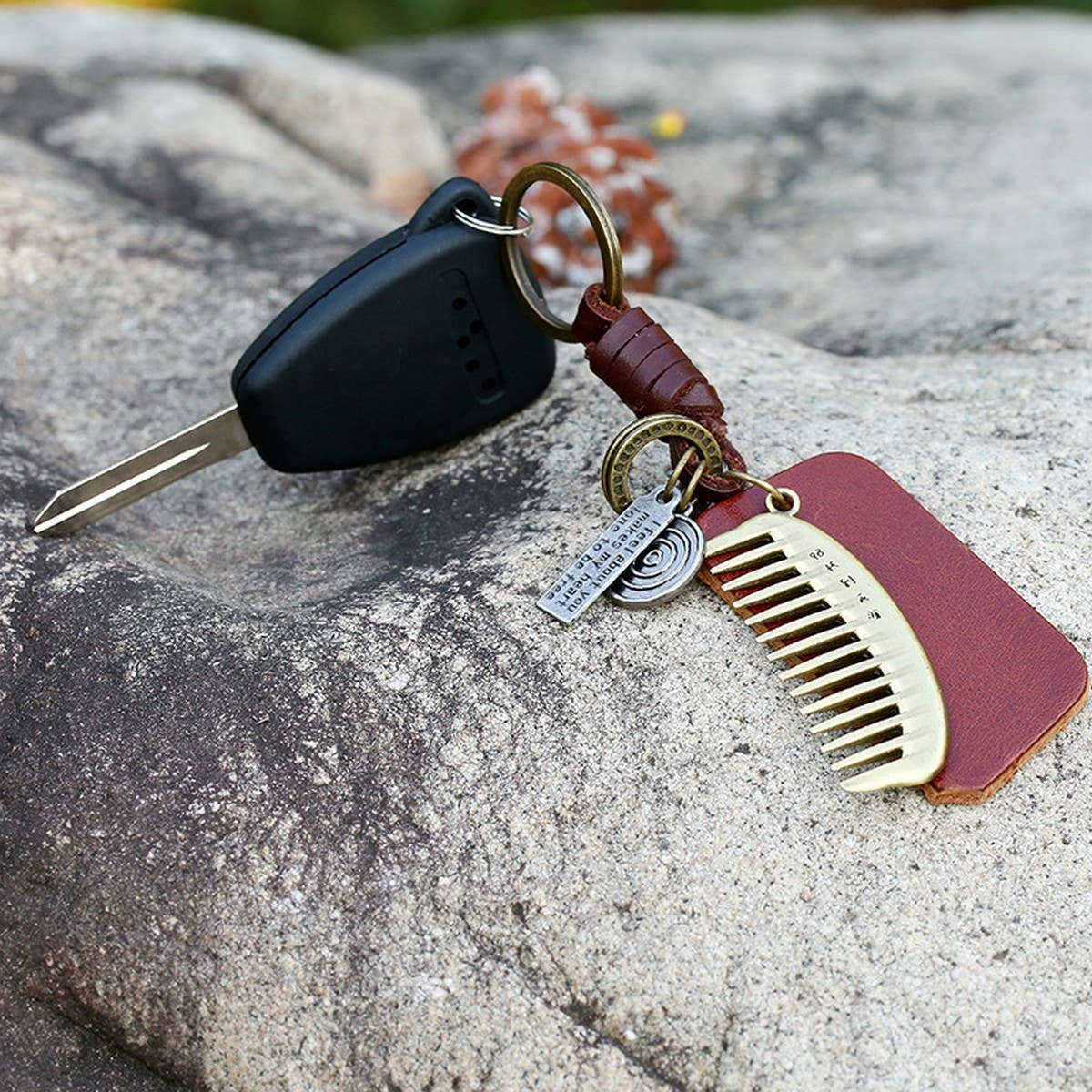 SIMPLE BRAIDED ALLOY COMB COWHIDE KEYCHAIN_CWMM4719
