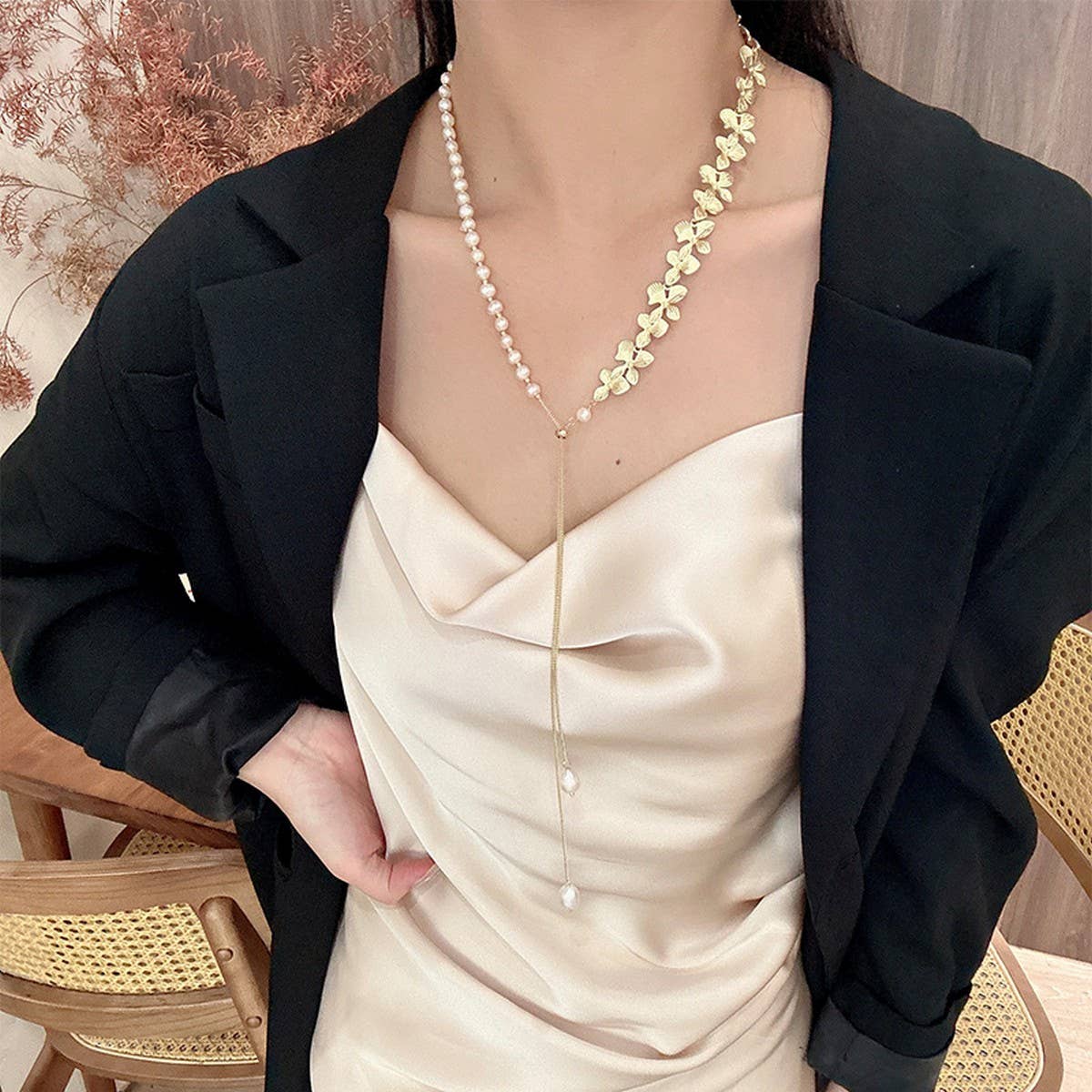 LONG LEAF NATURAL PEARL SWEATER NECKLACE