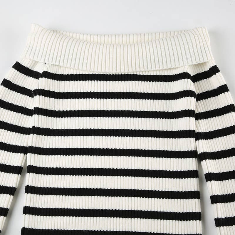 SLOUCHY SWEATER CONTRASTING LINE NECK AND STRIPES