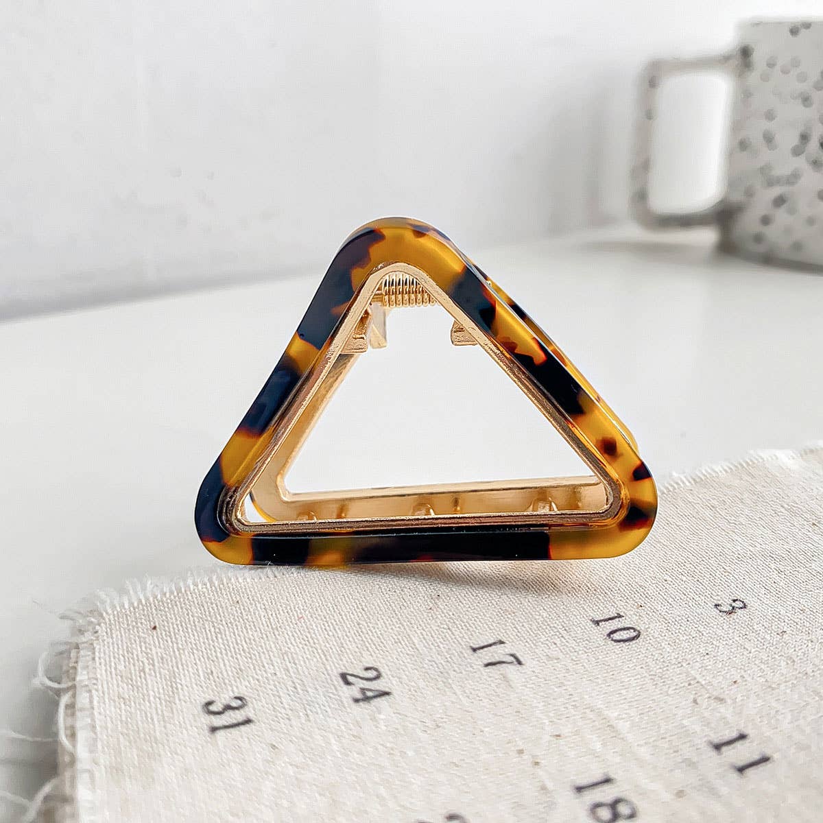 Small Triangle Acetate Hair Claw for Ponytails_CWAHA0400