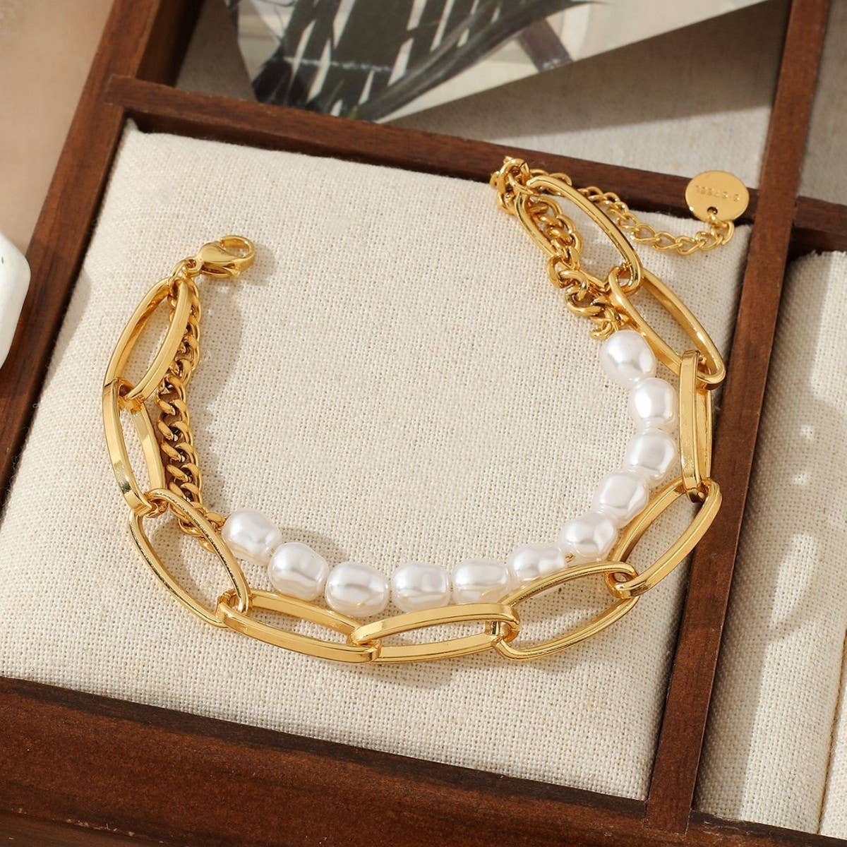 MULTI-LAYER VINTAGE CHAIN PEARL BRACELET