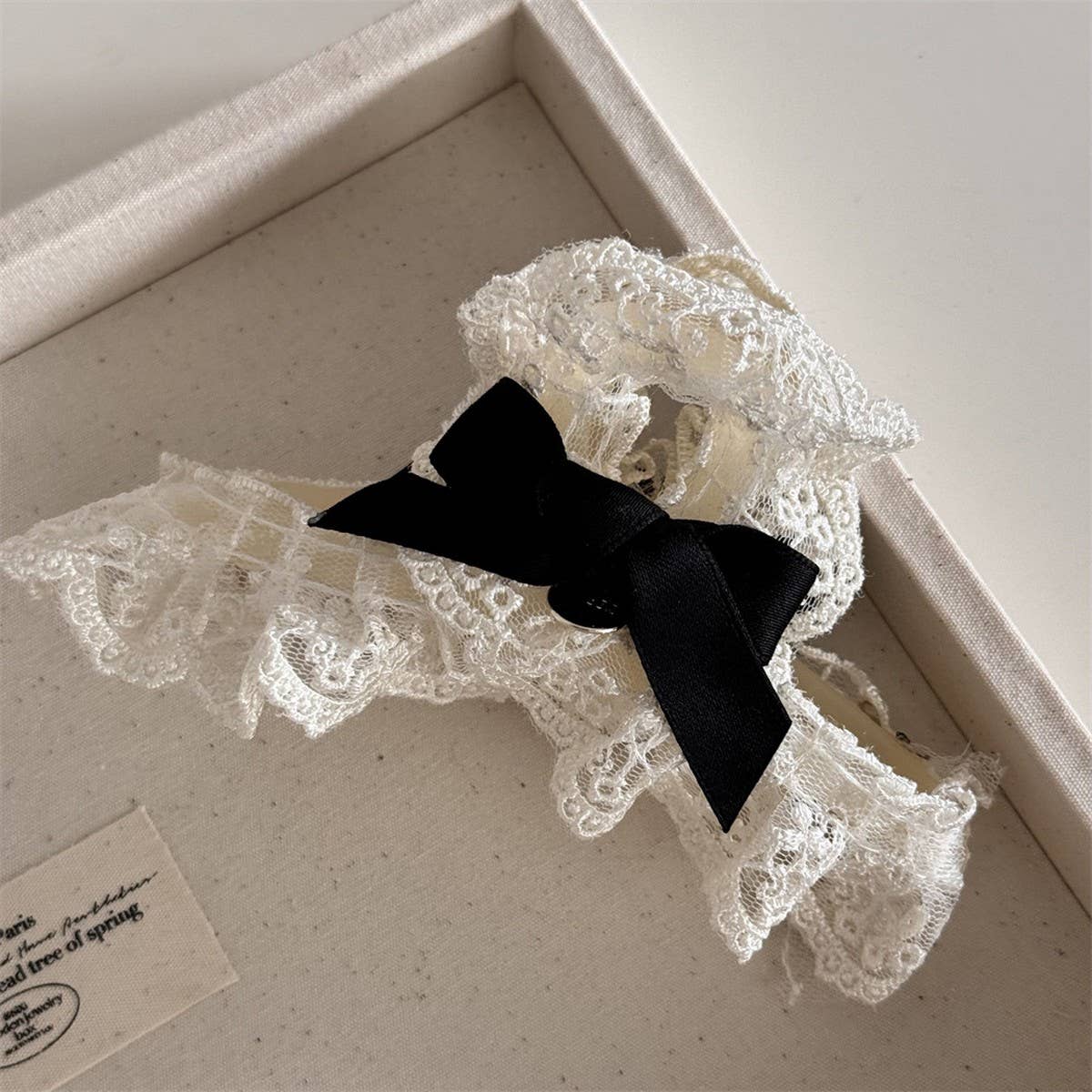 CREAMY WHITE LACE FLOWER PEARL BOW HAIRPIN