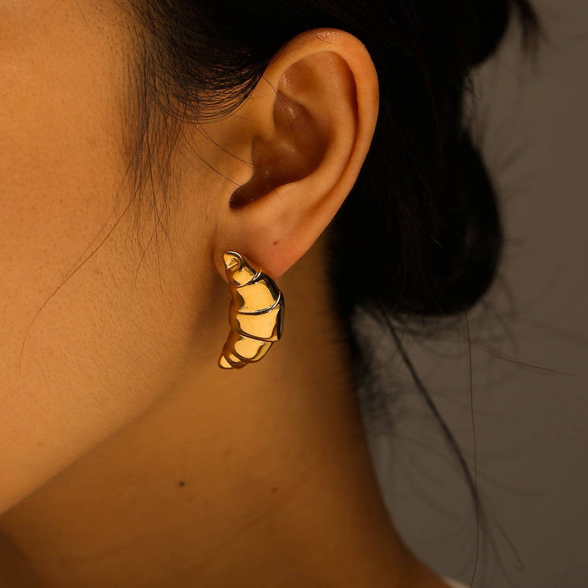 18K Stainless Steel Horn Spiral Titanium Earrings_CWMM8902