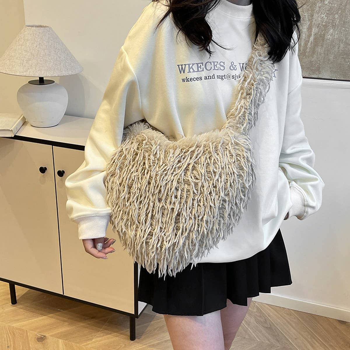 WINTER CROSSBODY ONESHOULDER FEATHER HEART PLUSHBAG_CWAB4006