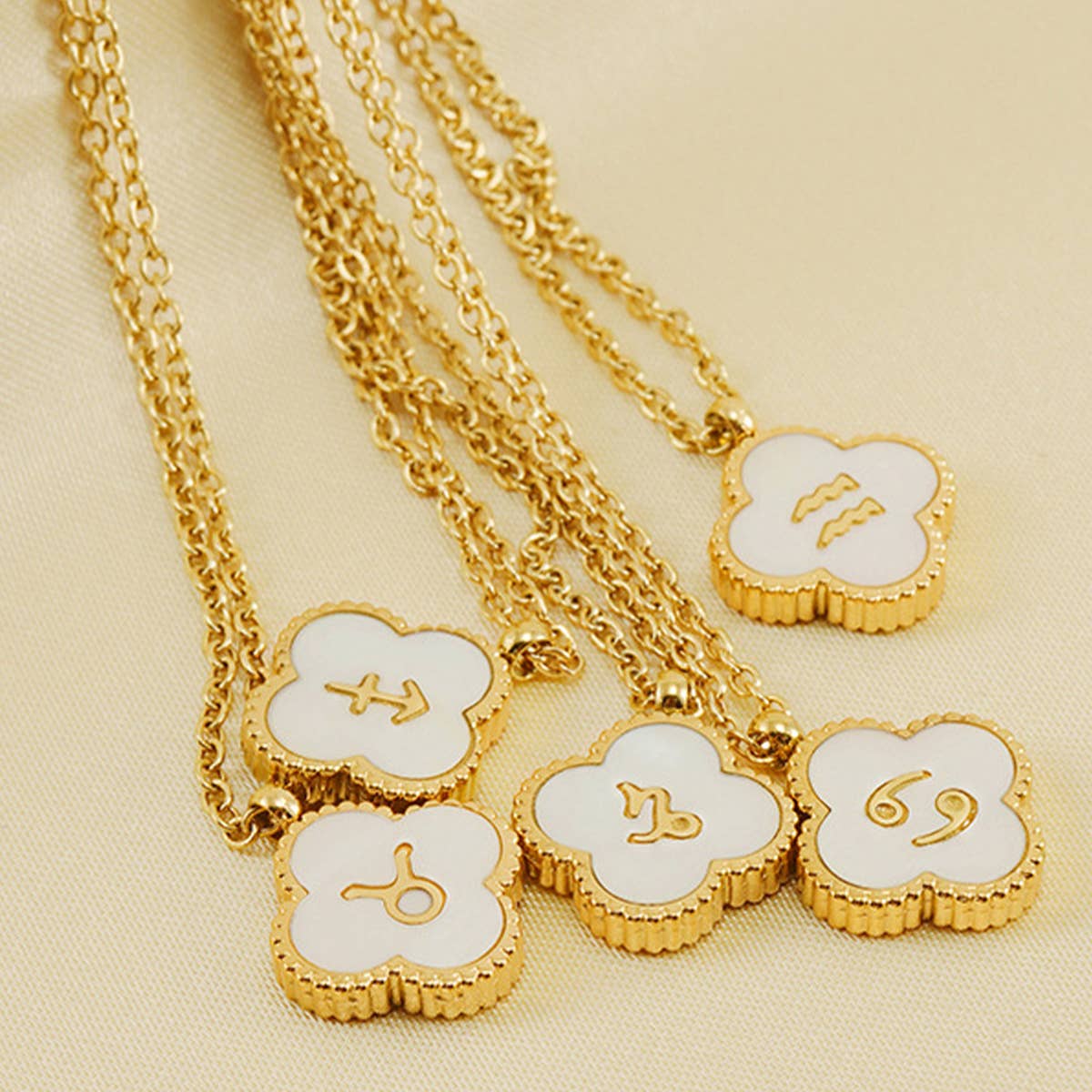 SHELL FOUR LEAF CLOVER CONSTELLATION NECKLACE