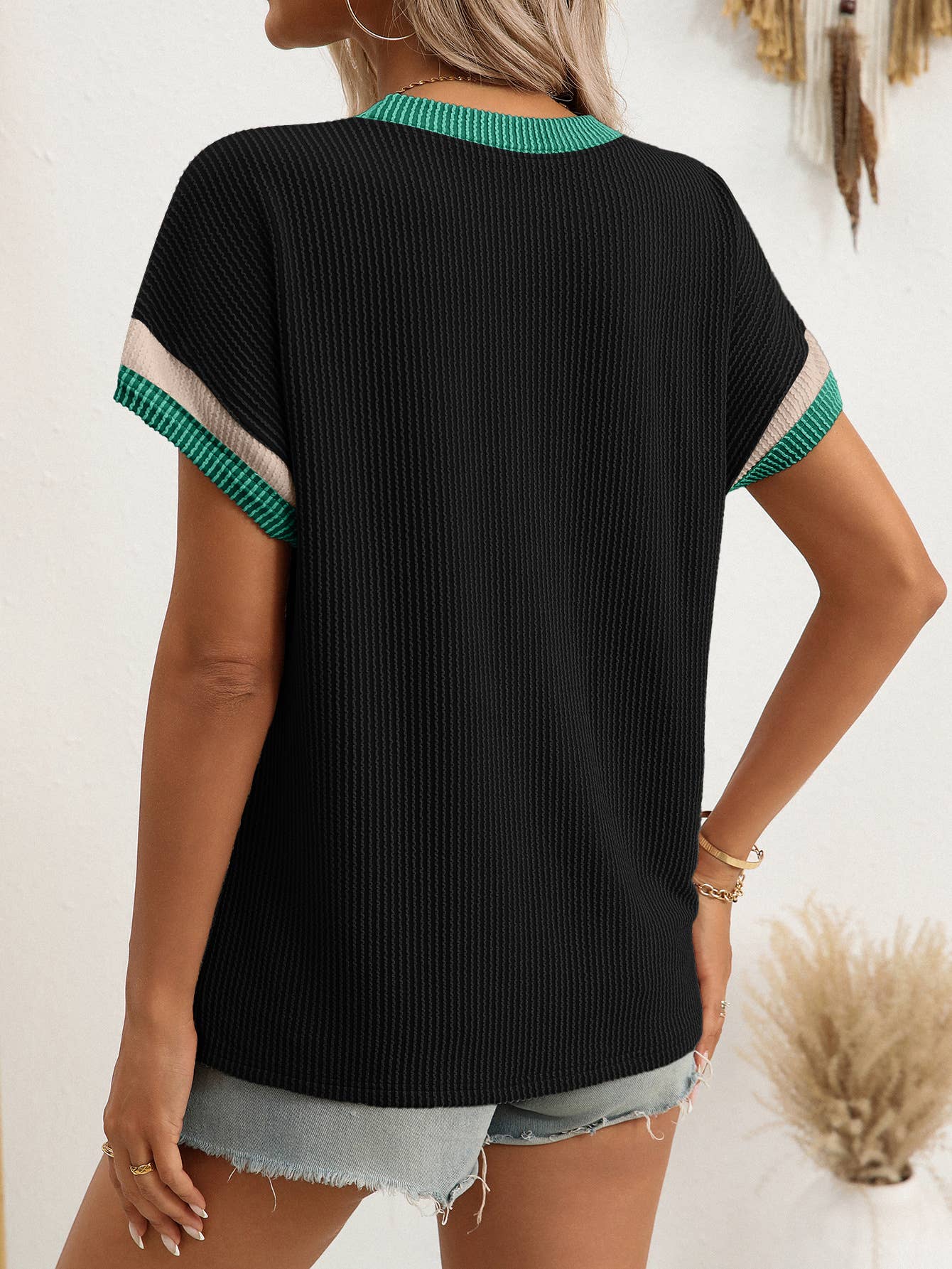 Twisted outer seams Loose two-tone T-shirt