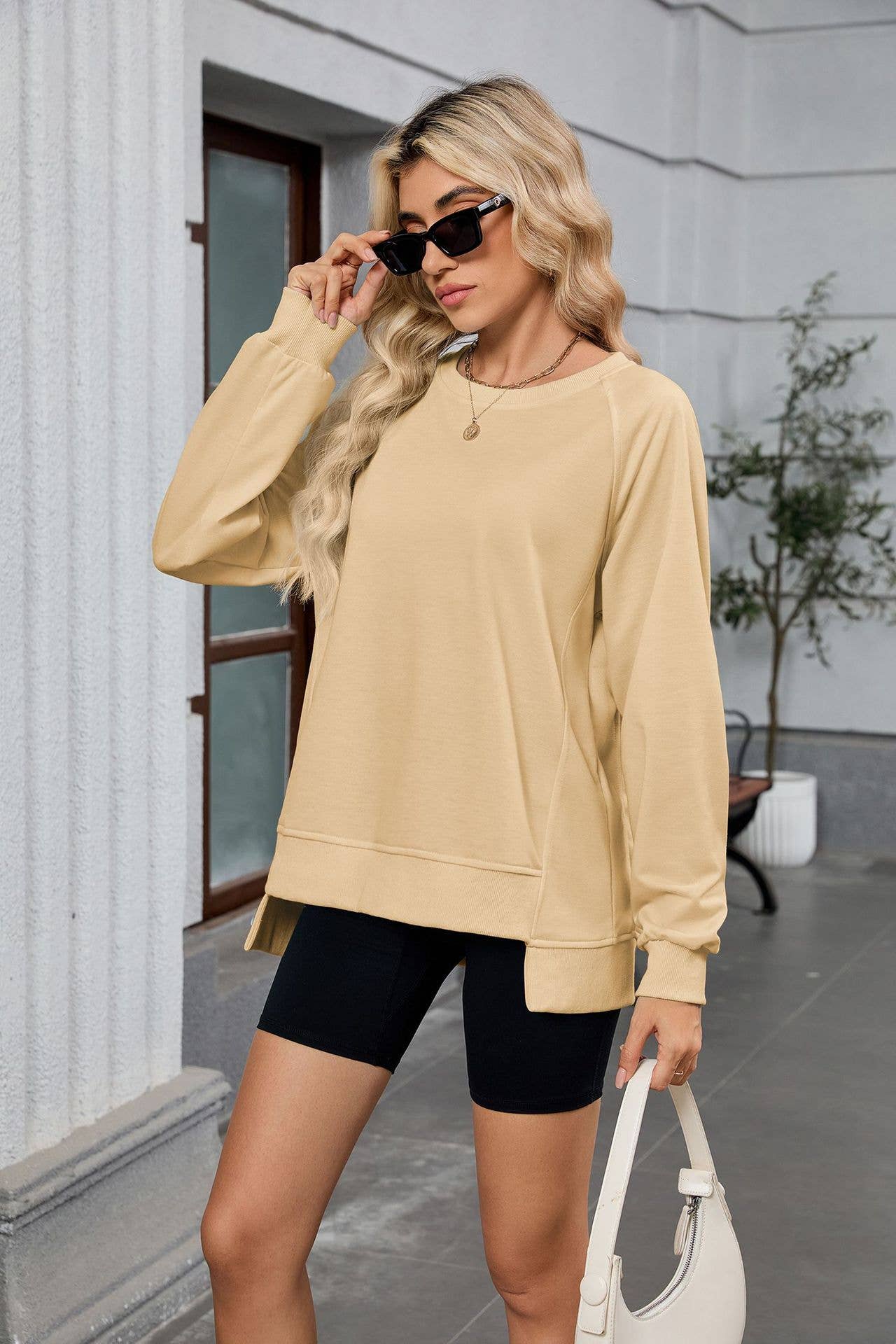 Solid-color round-neck long-sleeved sweatshirt
