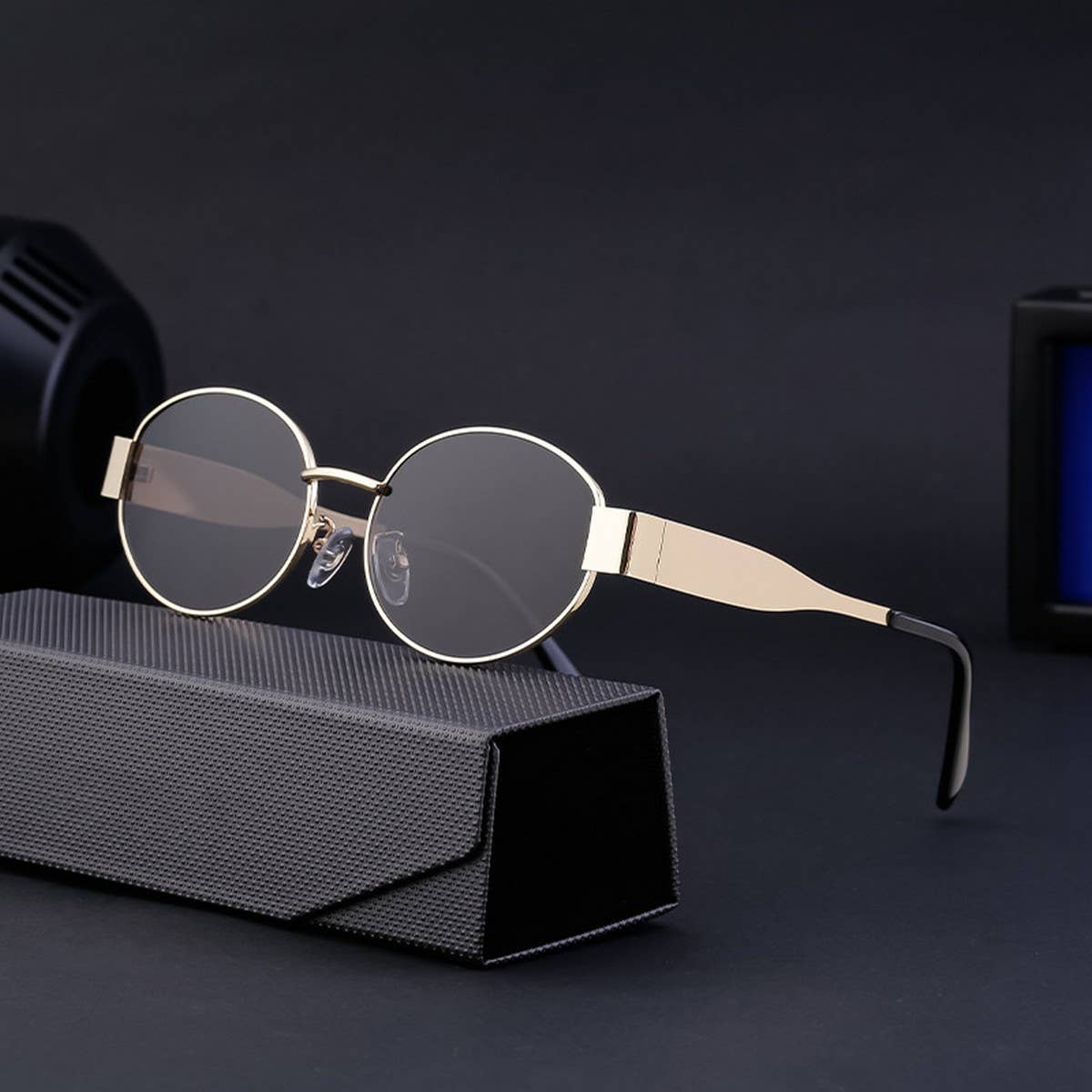 FASHIONABLE OVAL FRAME SUNGLASSES