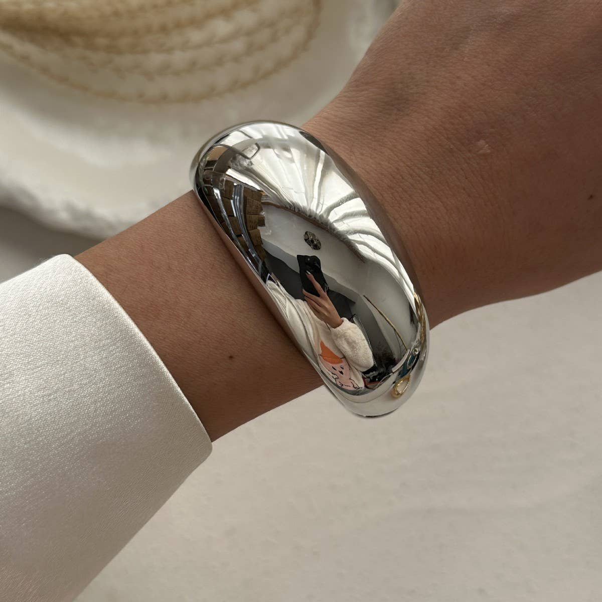 IRREGULAR METAL SMOOTH SPRING WIDE BRACELET