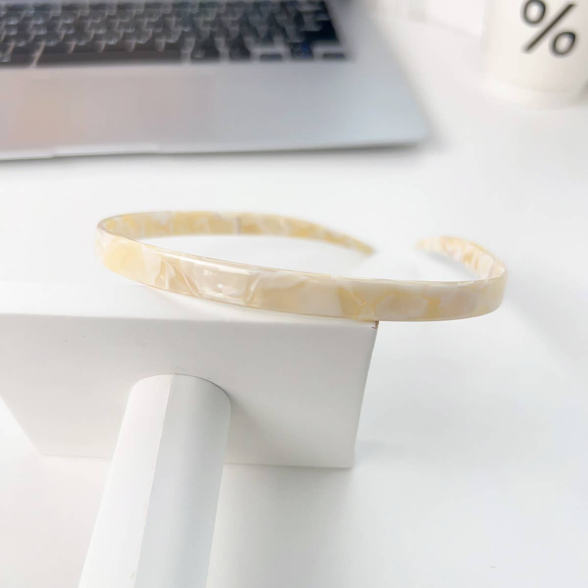 High-end sunglasses and acetic acid hair band