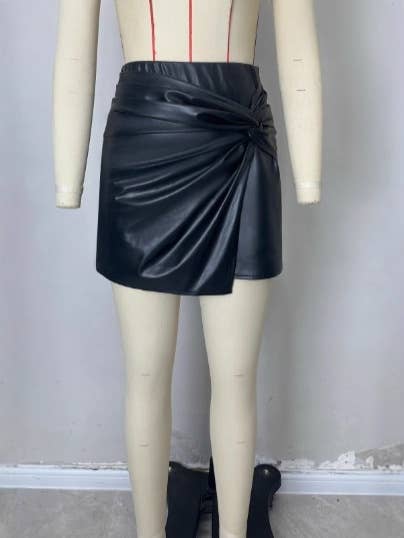 Fashionable pleated PU leather short skirt
