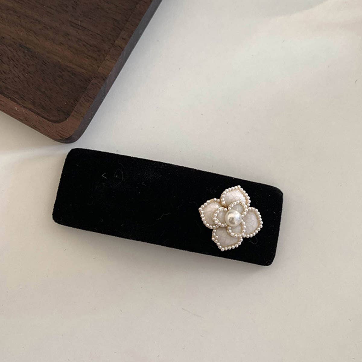 CAMELLIA PEARL BLACK SMALL FRAGRANCE HAIR CLIP