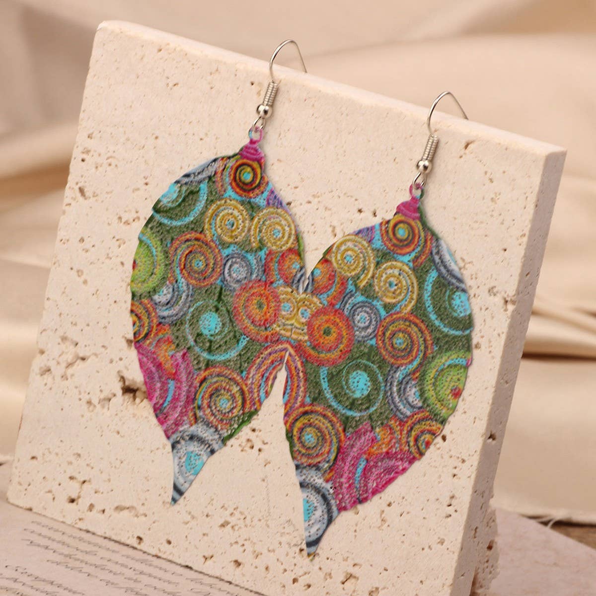 FASHIONABLE BOHEMIAN COLORFUL HOLLOW EARRINGS_CWAJE3999