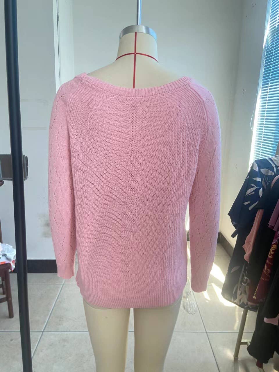 HOLLOW-OUT PATTERN SOLID COLOR CREW NECK SWEATER