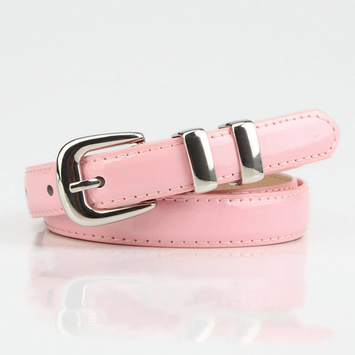 Simple and stylish belt with dopamine decoration