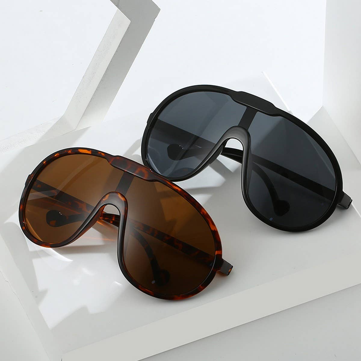 OVERSIZED FRAME ONE-PIECE SUNGLASSES UNISEX_CWASG0282