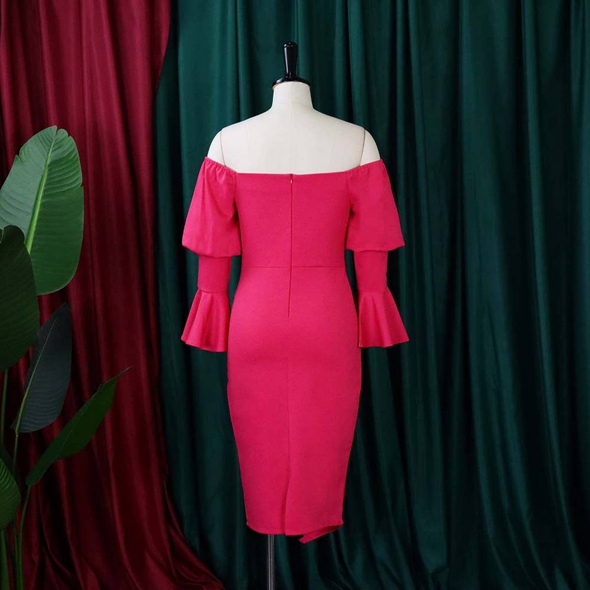 TRUMPET SLEEVE HIP-HUGGING TIGHT FASHION DRESS