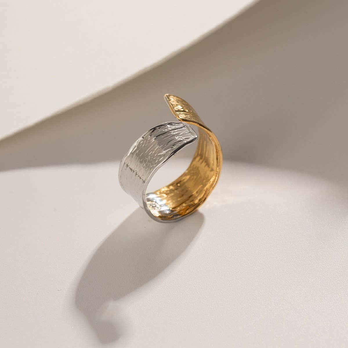 NEW DOUBLE PIECE CURVED PLEATED HIGH-END RING