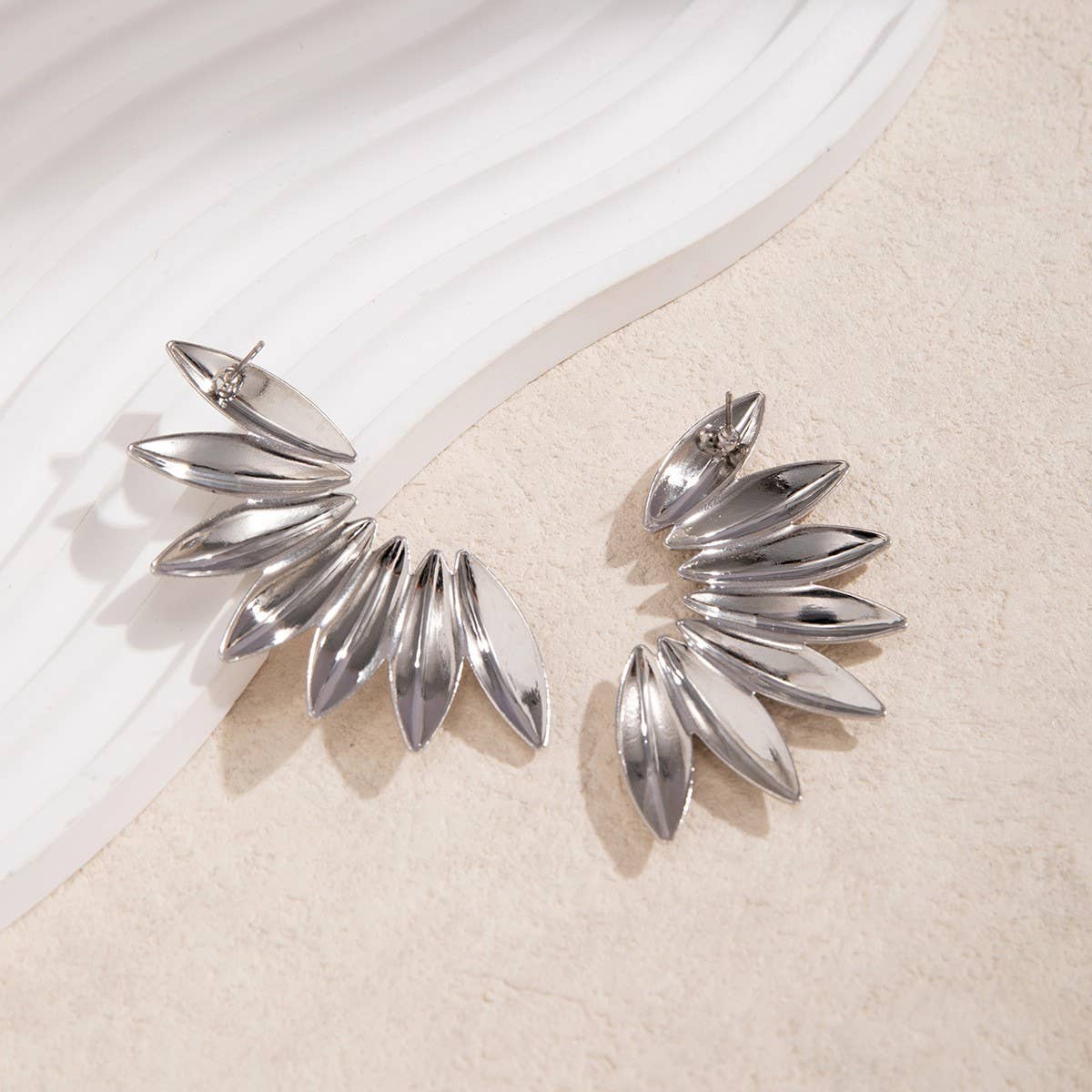 PUNK STYLE MINIMALIST FAN-SHAPED BURR EARRINGS_CWAJE1154