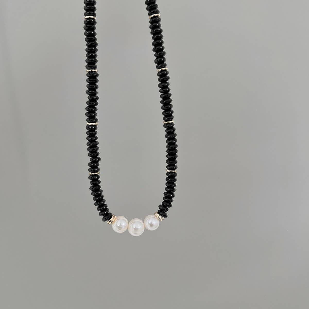 BLACK NATURAL STONE FRESHWATER PEARL NECKLACE_CWAJE1279