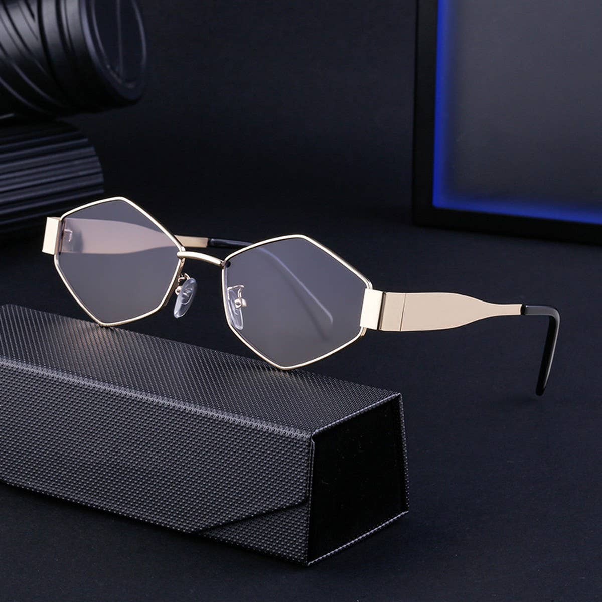 IRREGULAR METAL SUNGLASSES WITH WIDE TEMPLES