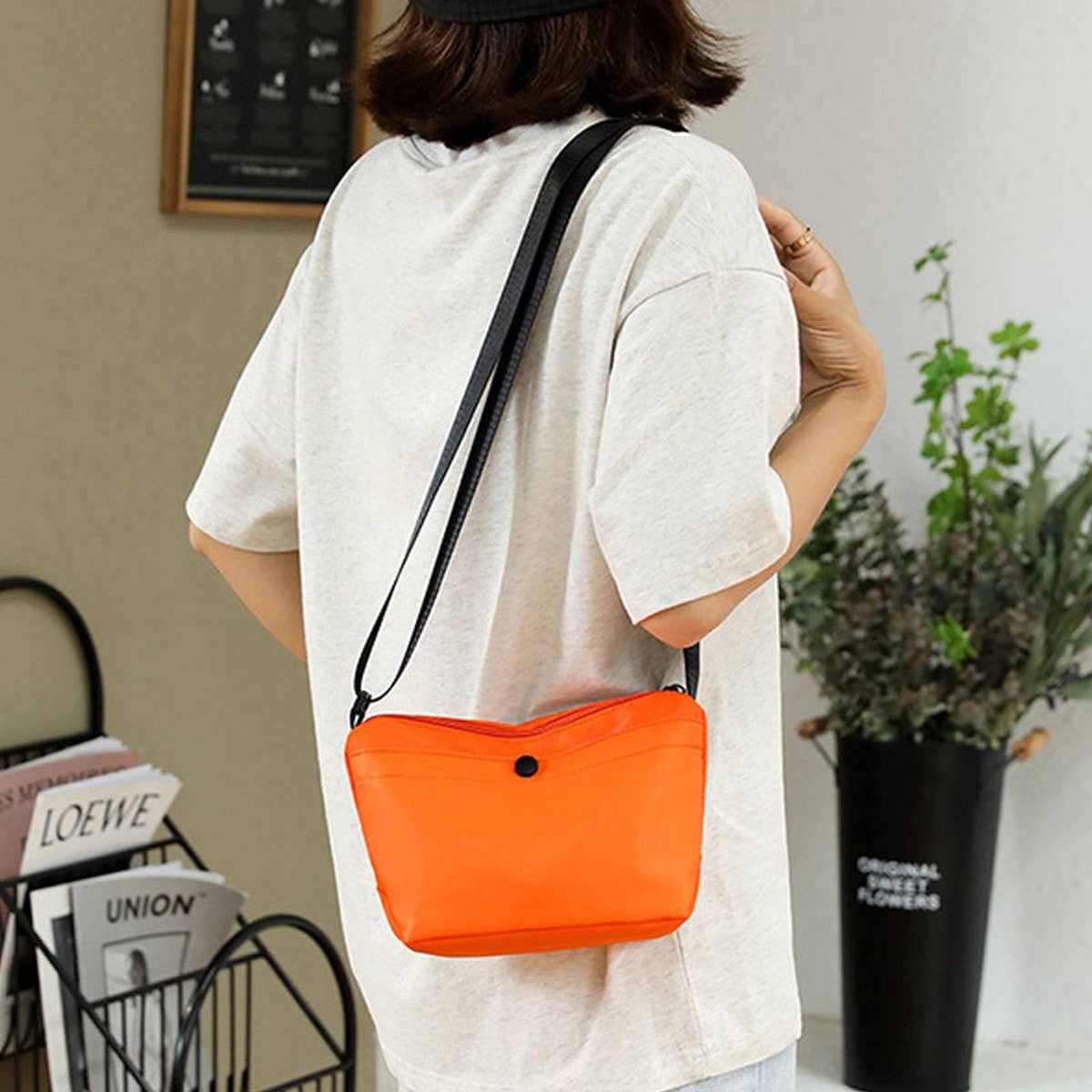 FASHIONABLE NYLON CASUAL SHOULDER MESSENGER BAG_CWAB3500