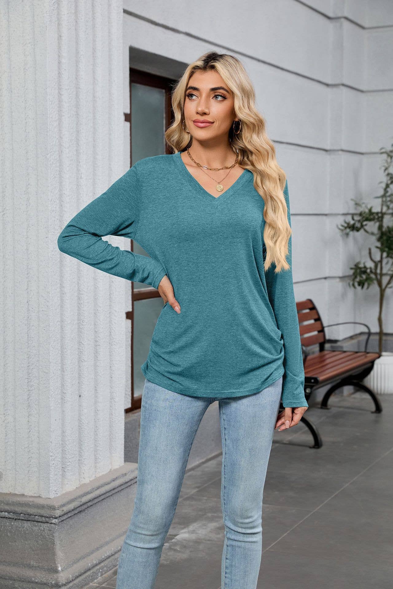 V-neck solid color loose long-sleeved T-shirt