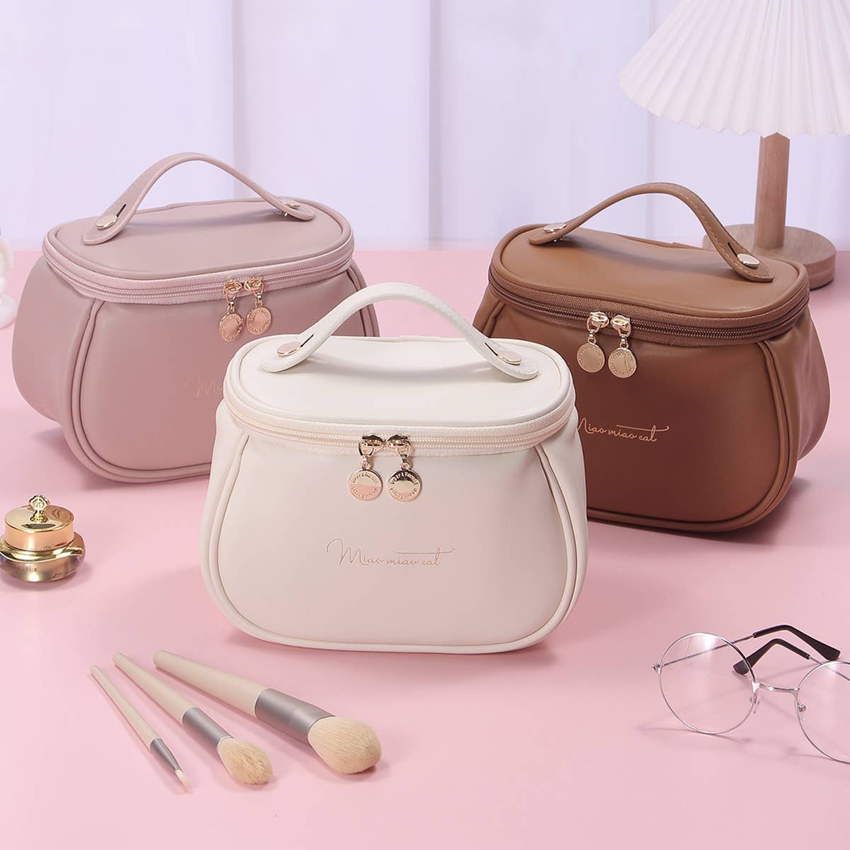 LETTER GRAPHIC PU MAKEUP BAG_CWAB0547