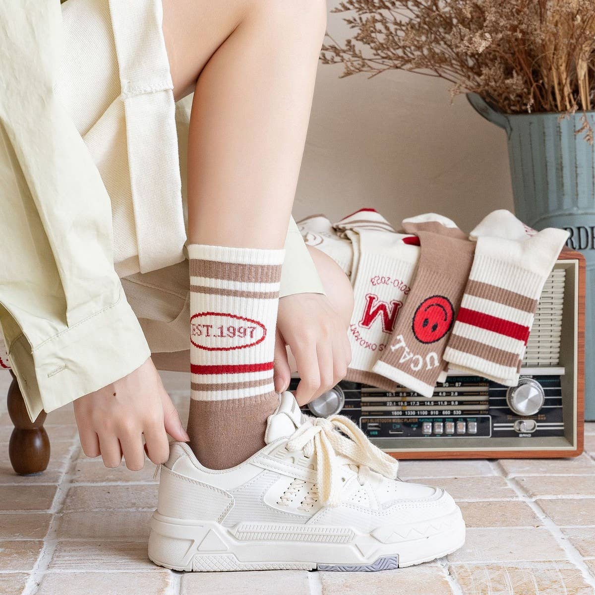 NEW LADIES CARTOON SMILEY FACE LETTER SOCKS