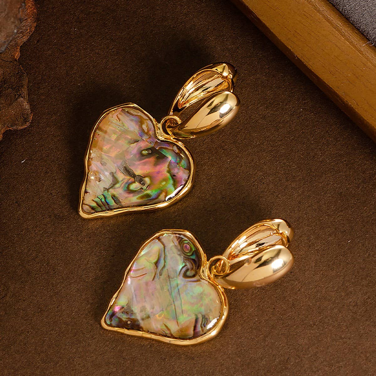 FASHIONABLE HEART ABALONE PENDANT EARRINGS