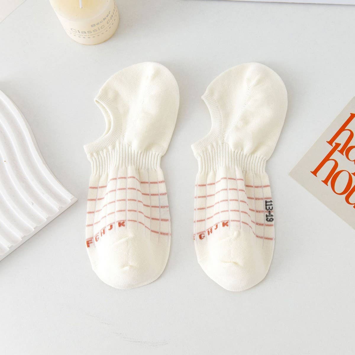 WHITE STRIPED WAIST WICKING HIDDEN SOCKS