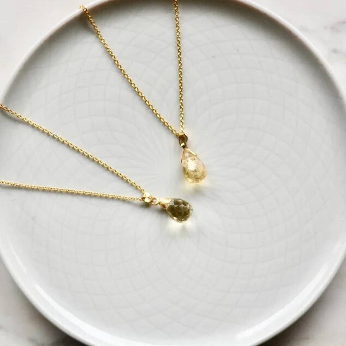 FASHIONABLE NATURAL STONE CRYSTAL PENDANT NECKLACE