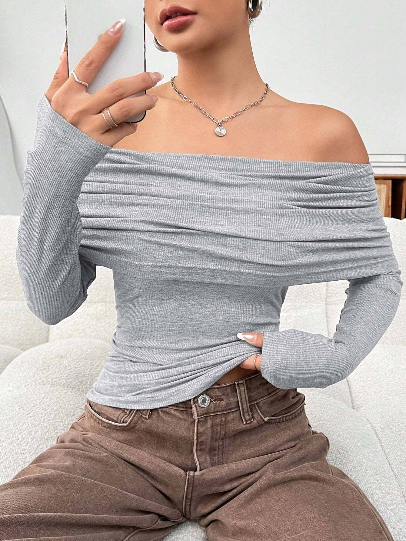 SLIM-FIT KNIT LONG-SLEEVED TOP WITH A LINE NECK