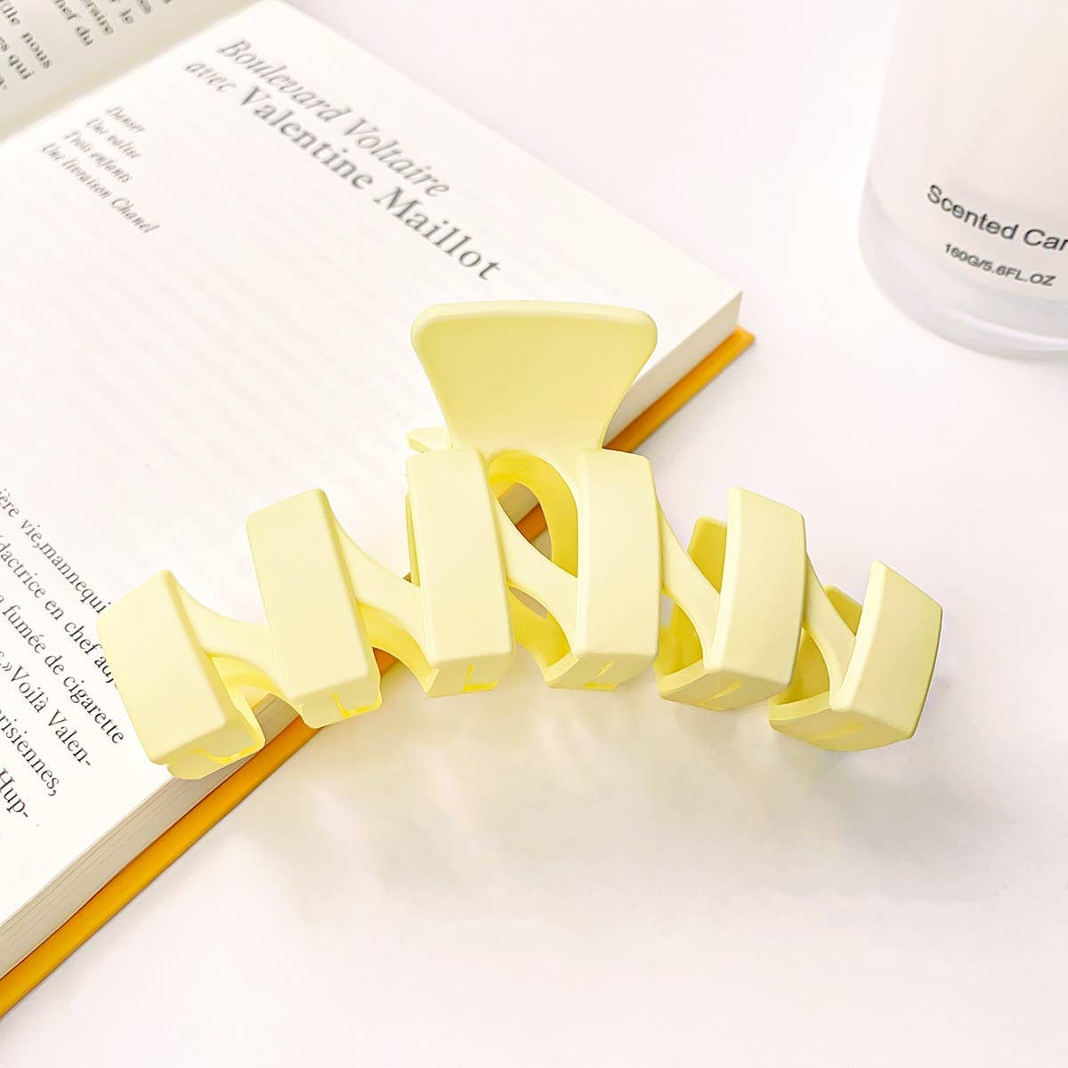 Cream Wave Hair Claw - Chic Shark Clip for Women_CWAHA1586