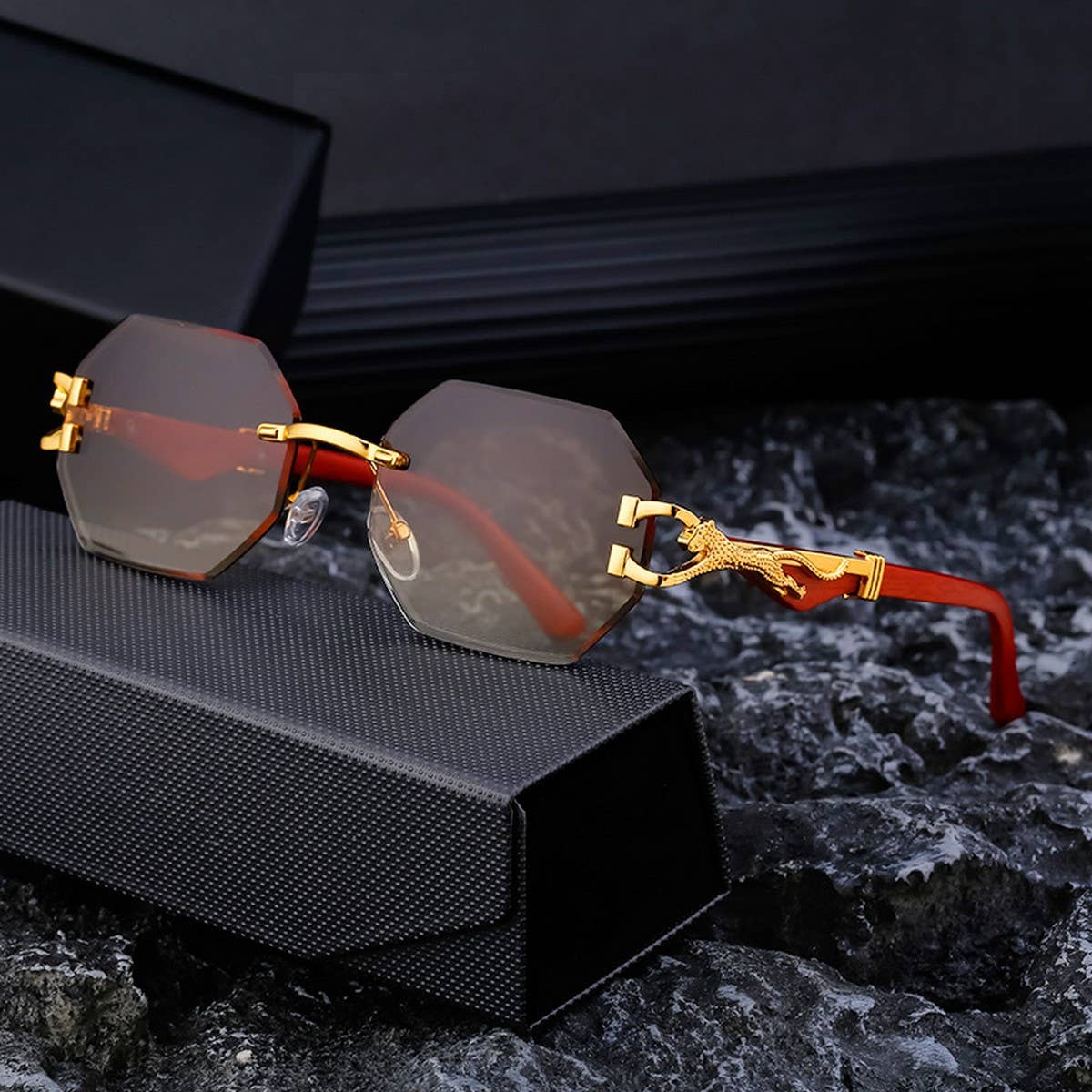 FAUX WOOD GRAIN LEOPARD TEMPLE SUNGLASSES