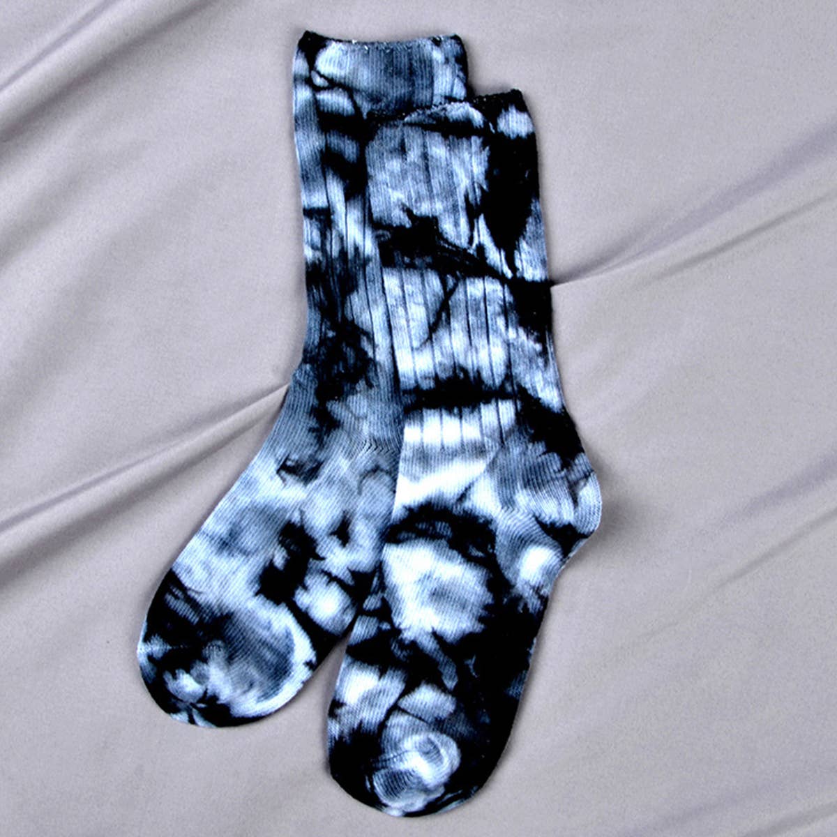 WOMEN DOUBLE-NEEDLE TIE-DYEING MID-TUBE SOCKS