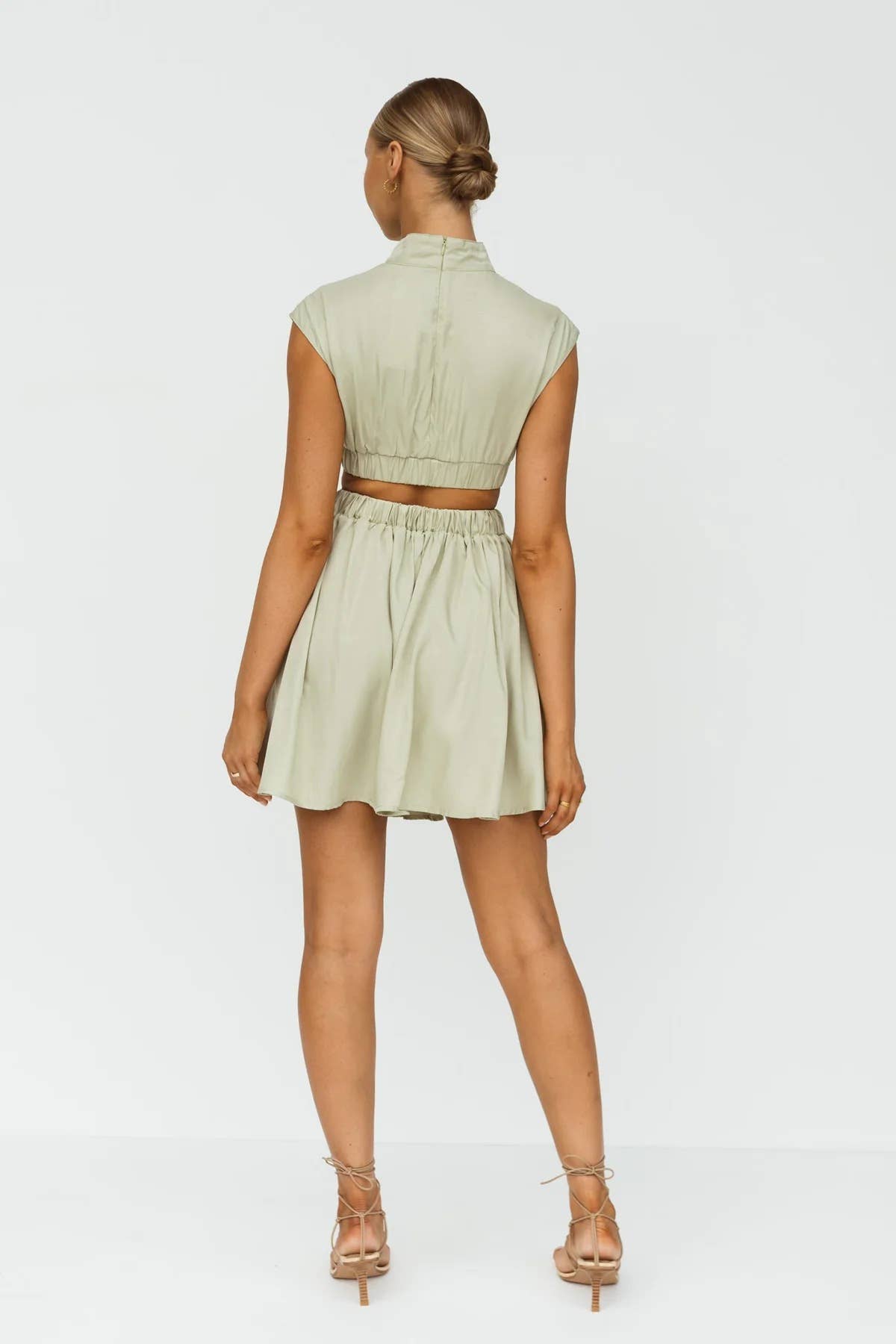 Round-neck solid-color cinched waist dress