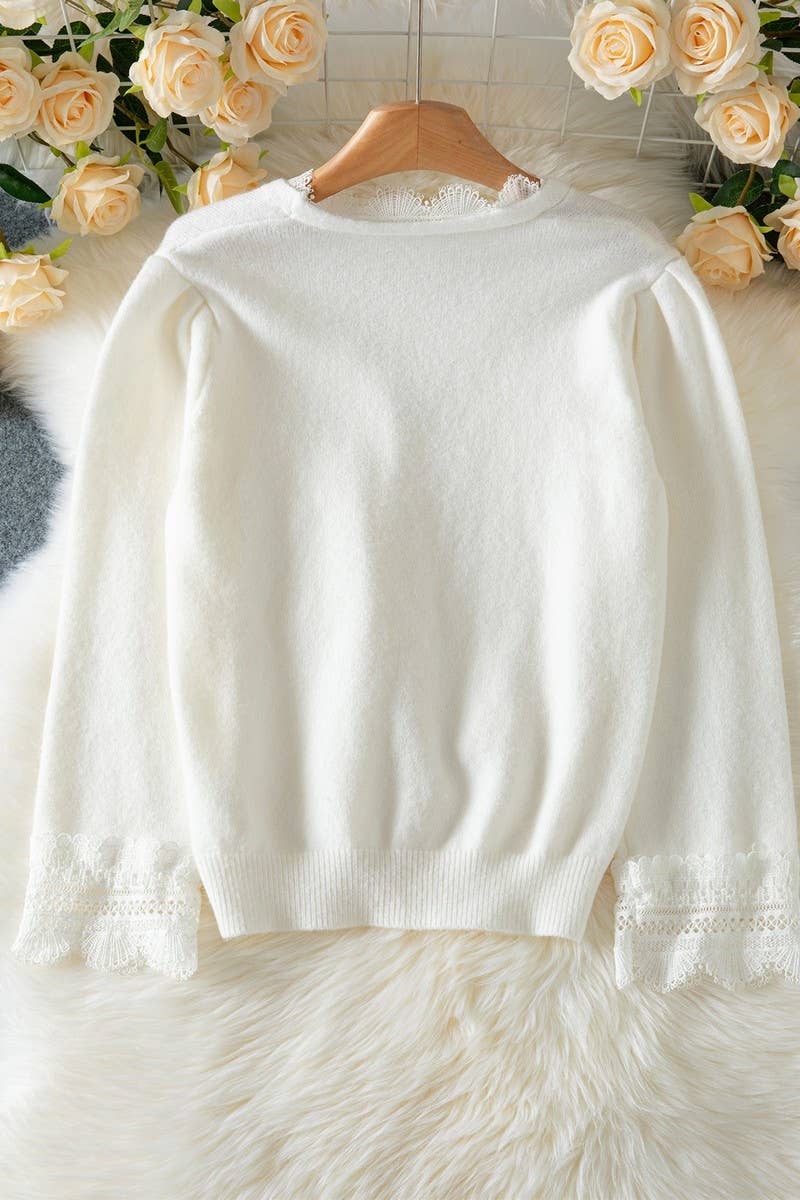 CWOCAL00713_V-NECK LACE PANEL LONG-SLEEVED SWEATER