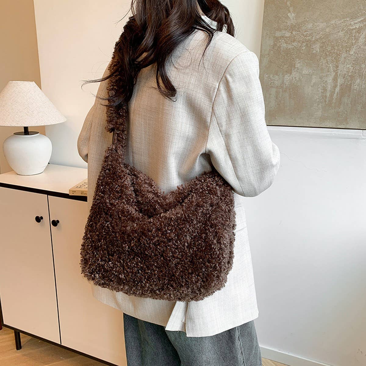WINTER IMITATION LAMBSWOOL SHOULDER PLUSH BAG_CWAB4010