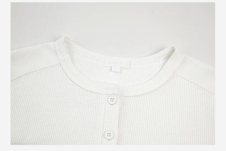 Waffle round-neck semi-open long-sleeved T-shirt