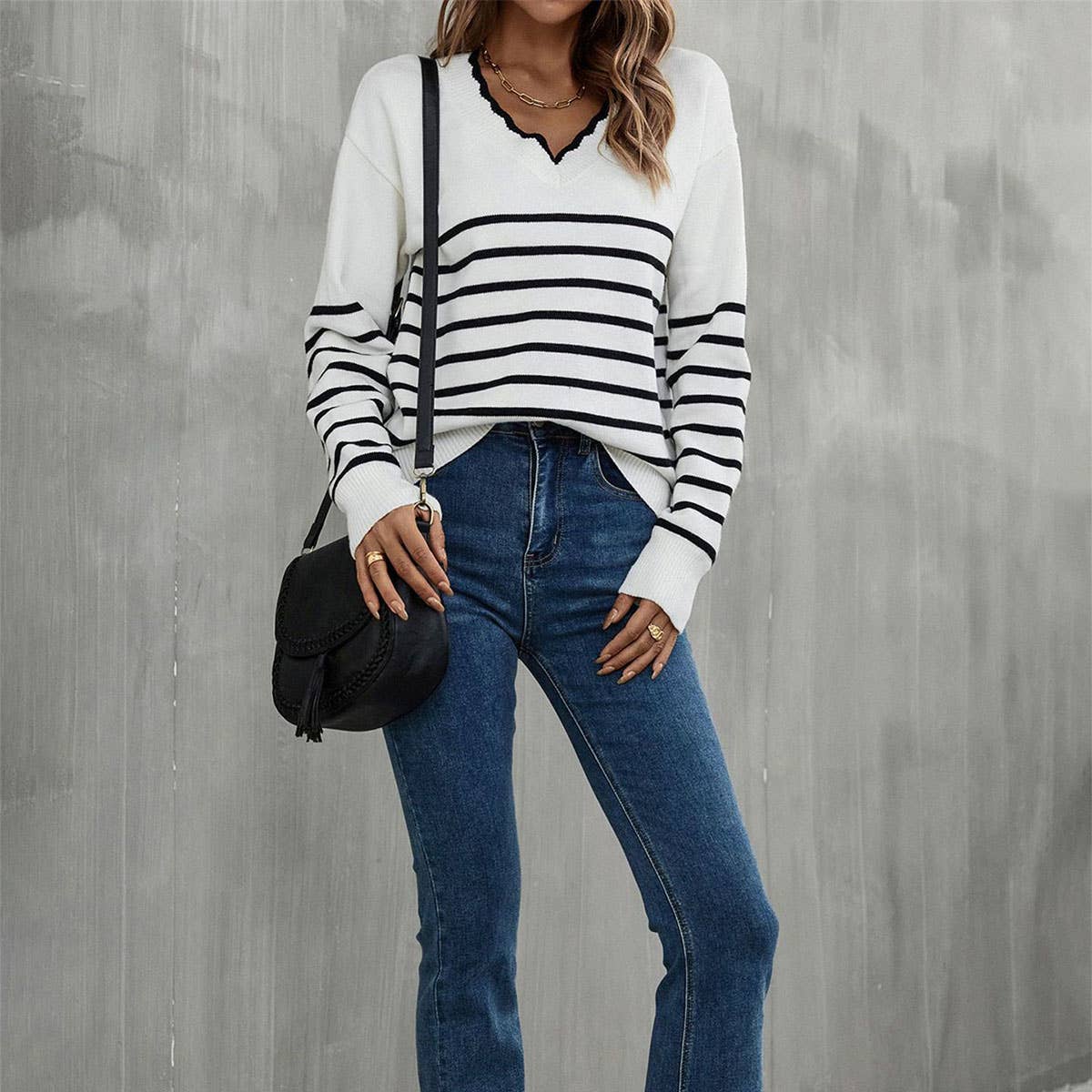 Striped V-neck sweater pullover base
