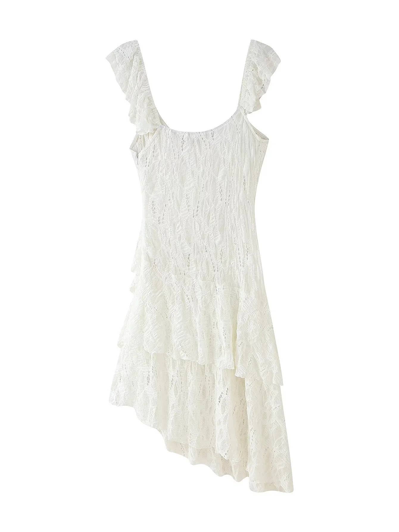 An irregular ruffled dress with a sense of design