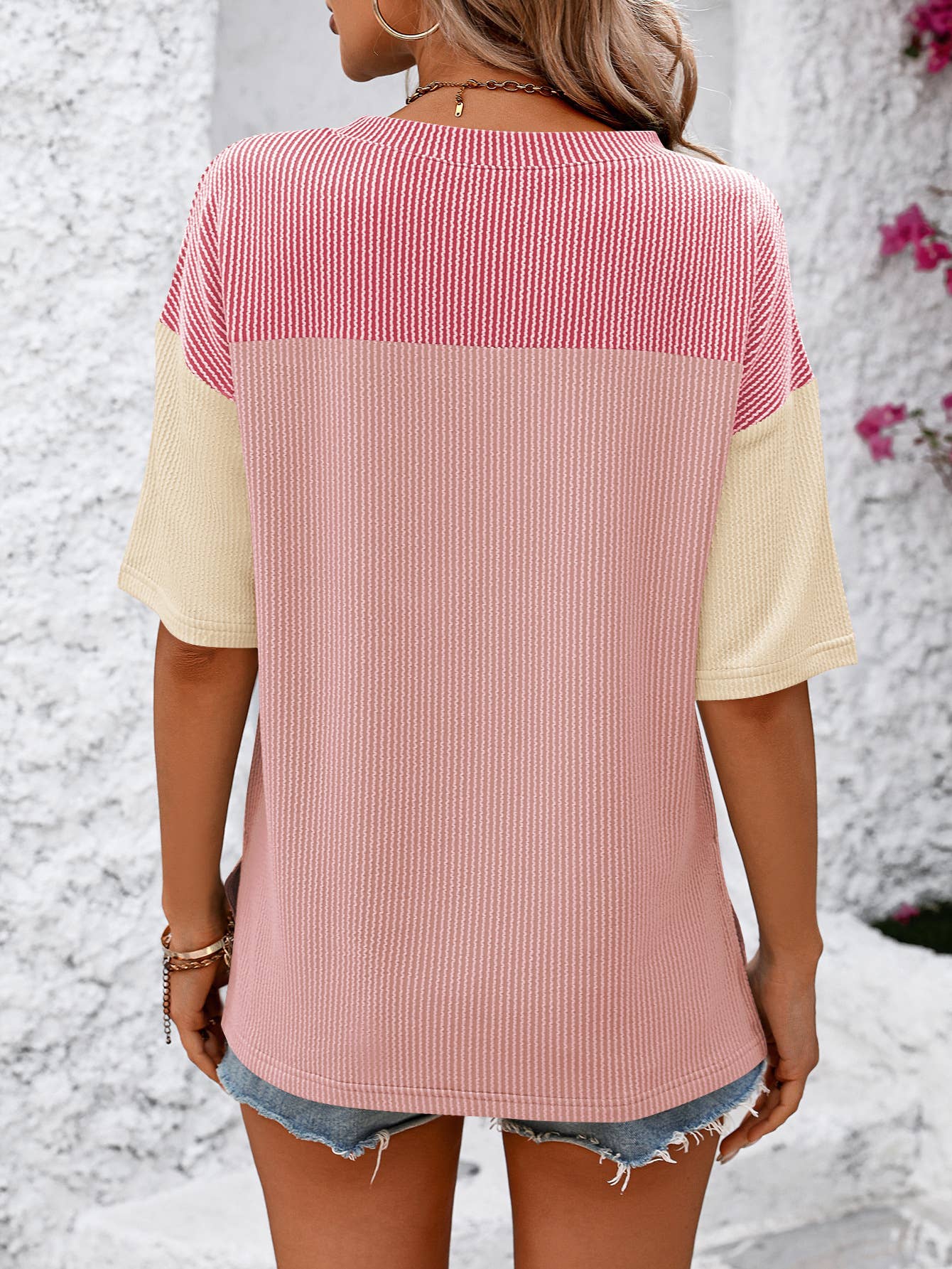 ROUND NECK TWIST STRIP COLOR MATCHING T-SHIRT
