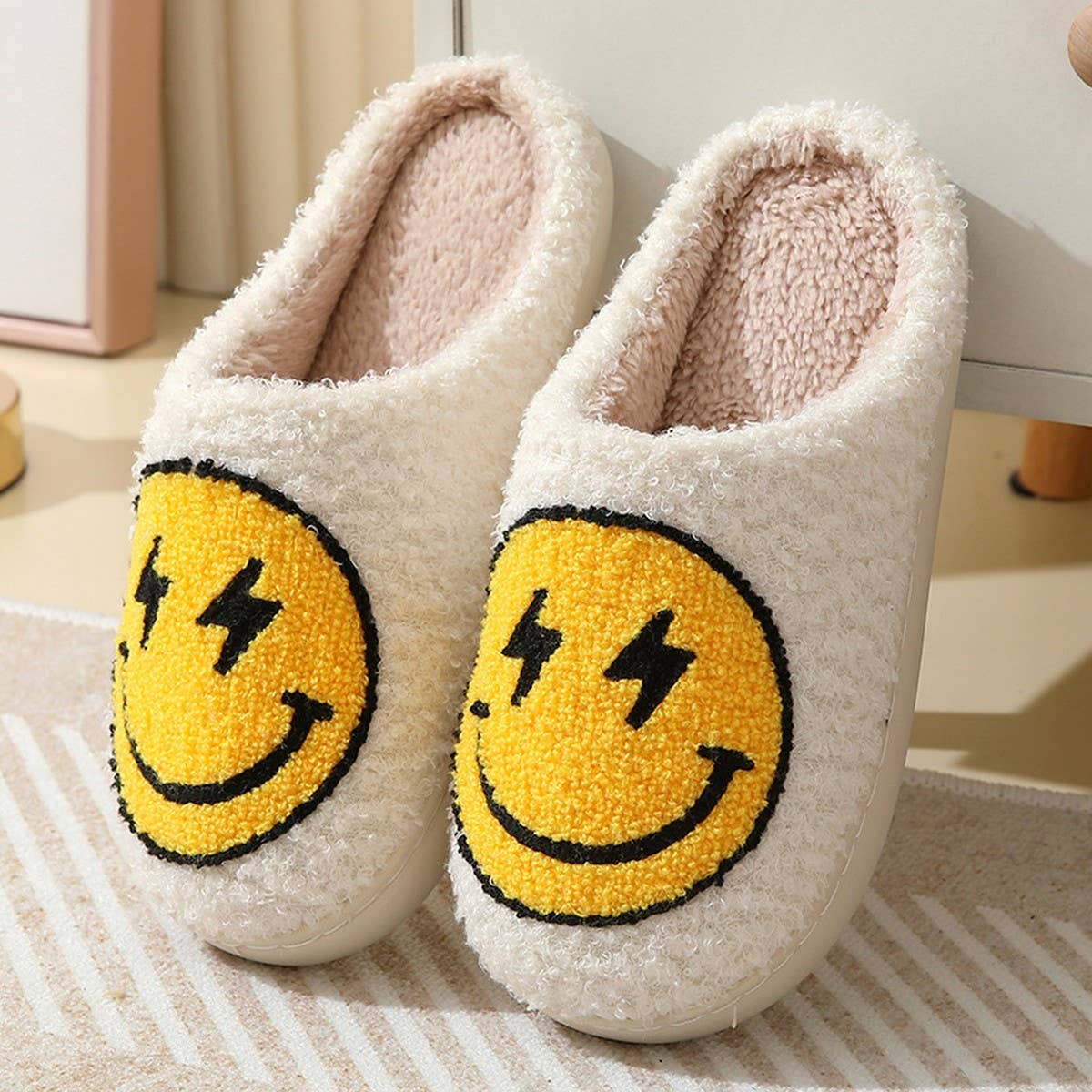 THUNDER EYE SMILING FACE LEOPARD PLUSH SLIPPERS