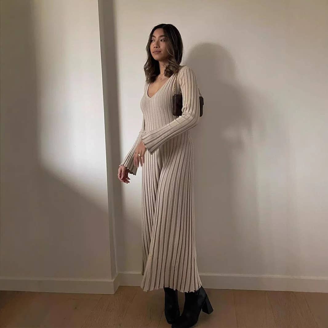 SLIM KNIT SKIRT WITH CASUAL WAIST AND V-NECK