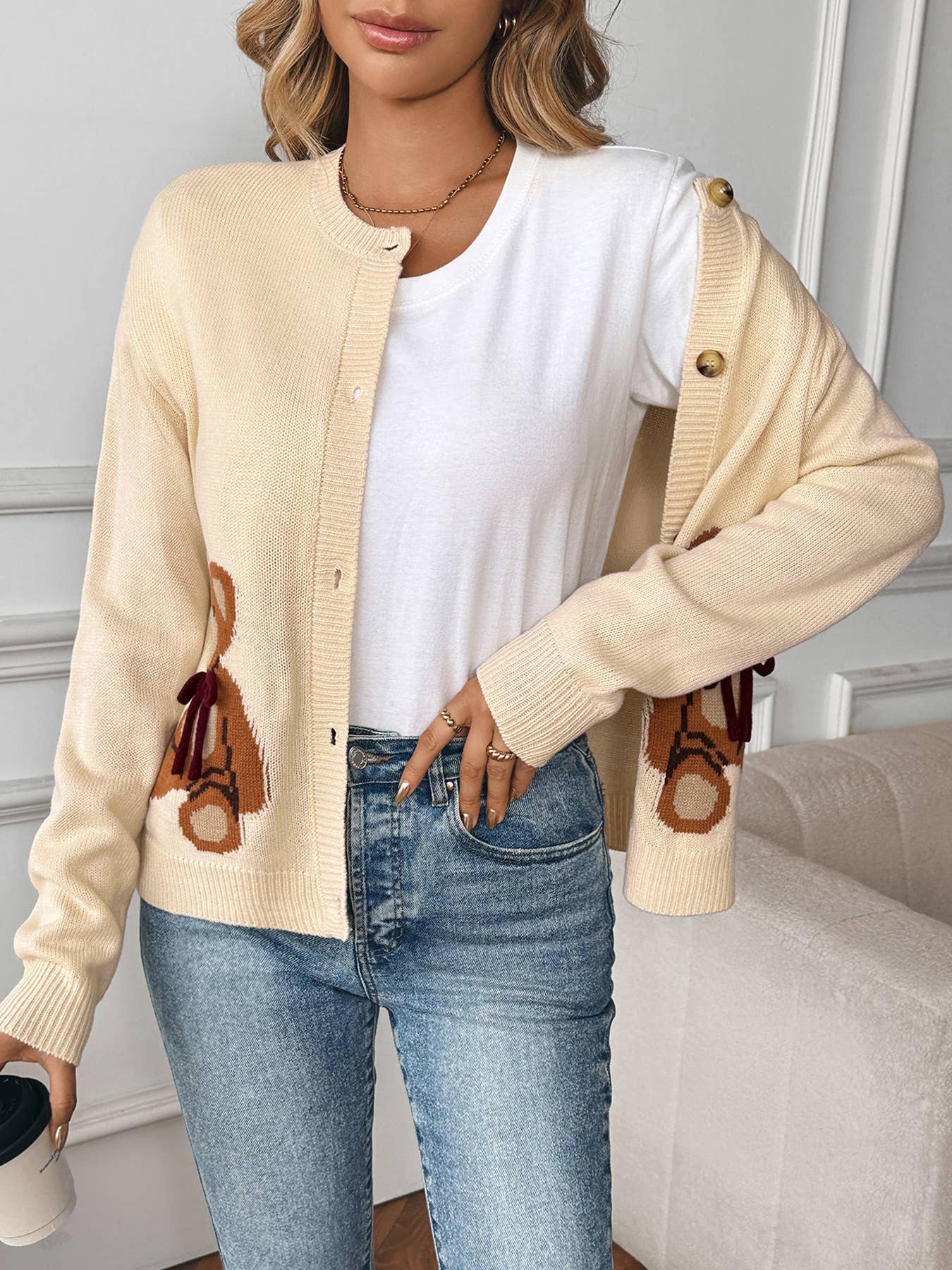 Simple bear jacquard knitted cardigan