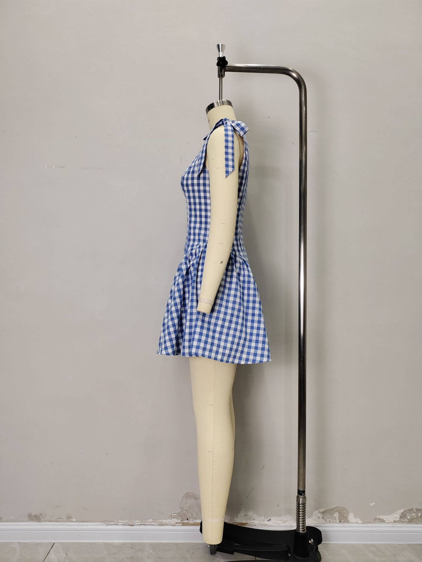 Fashion checkered strappy cinched-waist dress