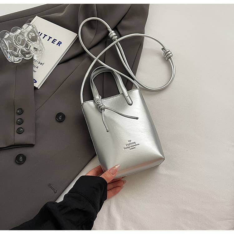 Glossy simple and niche single-shoulder bag