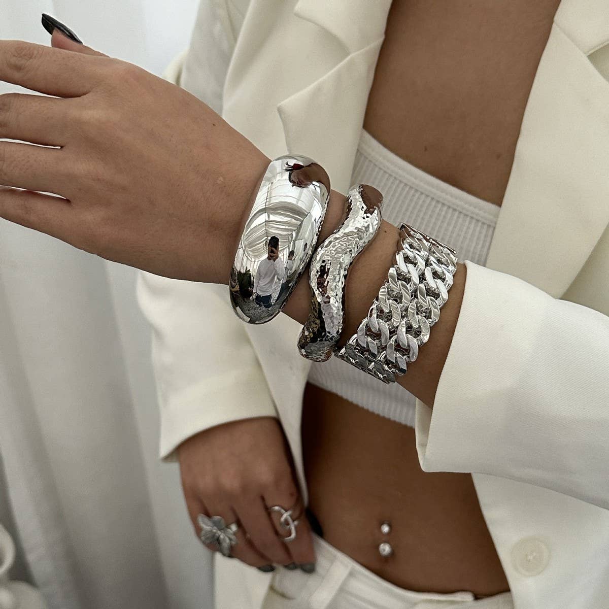 IRREGULAR METAL SMOOTH SPRING WIDE BRACELET