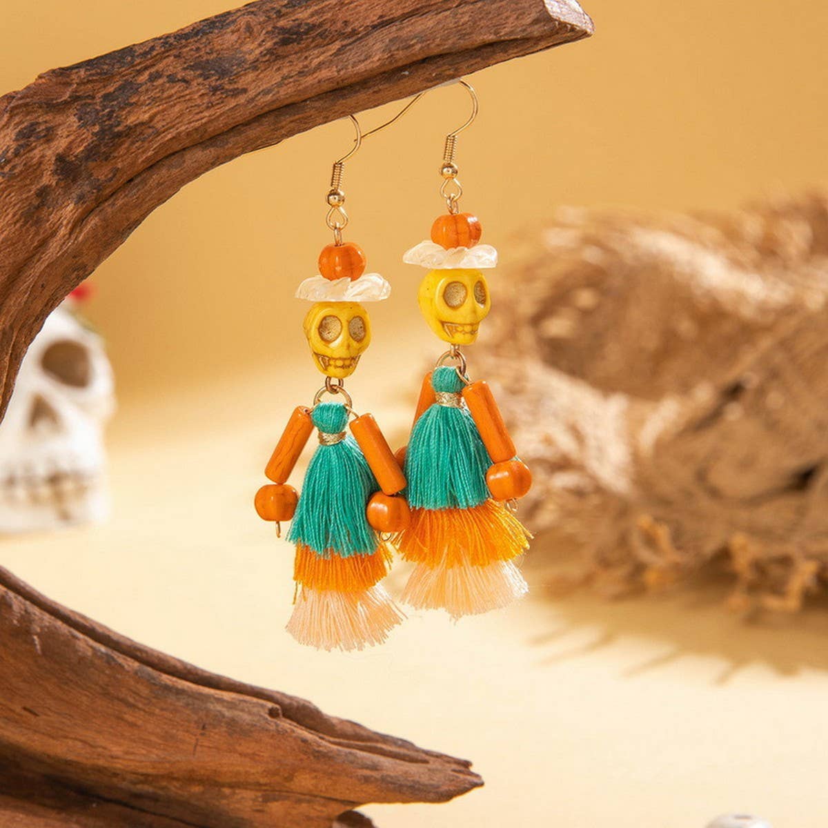 CWAJE2507_HALLOWEEN SKULL TASSEL RICE BEAD EARRINGS